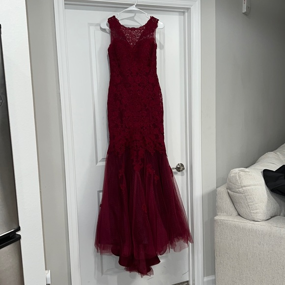 Dave & Johnny Dresses & Skirts - Burgundy Formal Dress